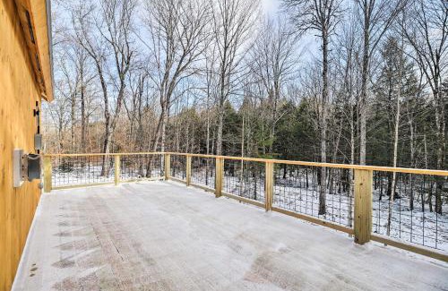 Morrisville House | Newly Built Cabin with Hot Tub - 16 Mi to Stowe Mtn!