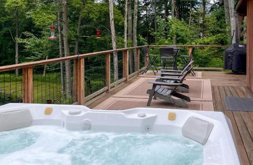 Morrisville House | Newly Built Cabin with Hot Tub - 16 Mi to Stowe Mtn!