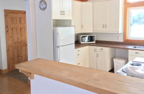 Grand Bend House | Newly built- Minutes from Beach and Pinery- Access to Outdoor Pool and Pinery
