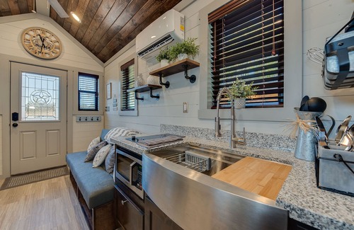 Caldwell House | Newly Built Tiny House Near College Station and Round Top Area