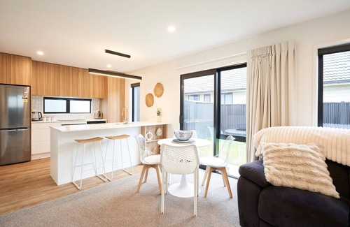 Saint Kilda Apartment | Newly built unit in St Kilda. Modern amenities