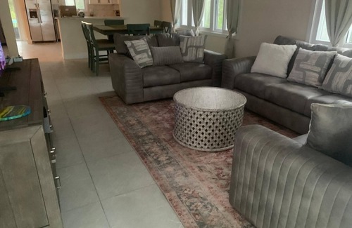 Tarpum Bay Cottage | Newly constructed, Caribbean waterfront cottage offering a serene escape.