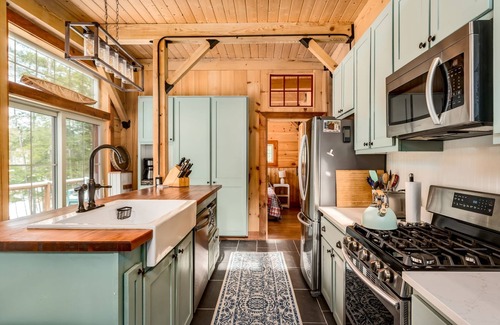 Meredith House | Newly constructed home sleeping 4 located on Fish Cove Lake Winnipesaukee