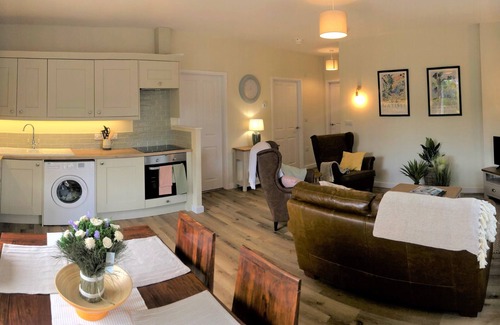 Long Riston House | Newly Converted Bar Lodge in Village location