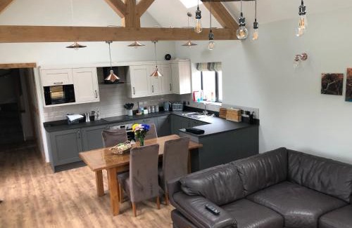 Hendrerwydd House | Newly Converted Luxury Barn With Private Hot Tub