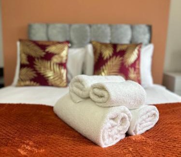 Mile End House | Newly Decorated 5-Bed Hackney Townhouse