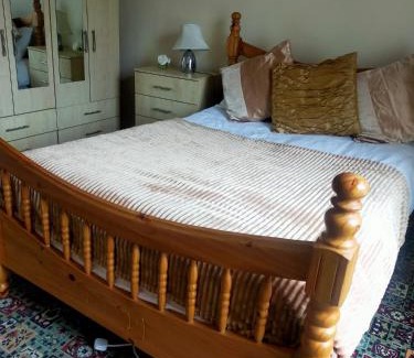 Bradford House | Newly Decorated Spacious room, Women only