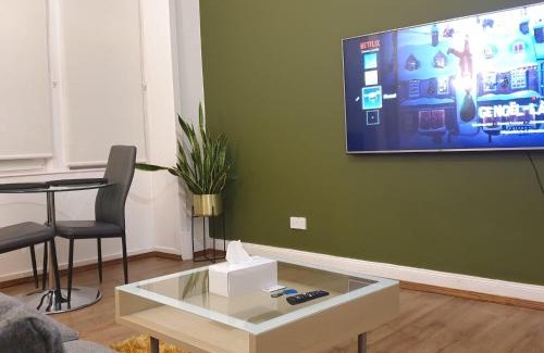 Glasgow Apartment | Newly Furnished Flat 4 Minutes Walk To Metro