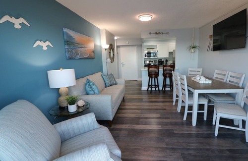 Northeast Virginia Beach Condo | Newly Furnished 7th Floor Oceanfront Condo on the Boardwalk w/Pool