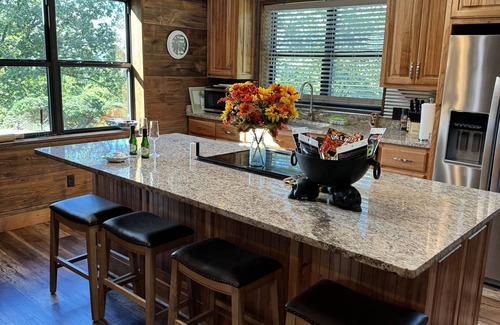 Clarksville House | Newly Listed Iron Mountain View Getaway