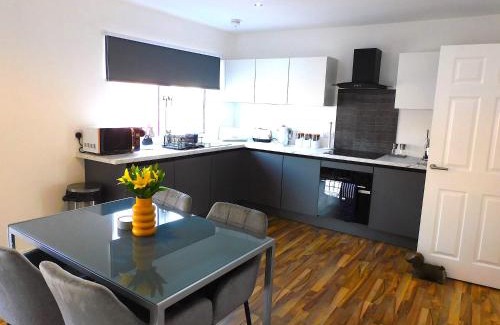 Hamilton Apartment | Newly refurbished 2 bedroom apartment close to station and local amenities