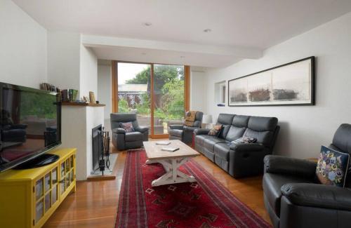 Little Swanport House | *Newly relisted* Coach House at Lisdillon Vineyard