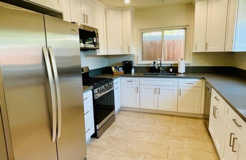 Montrose House | Newly remodeled 3 bedrooms single floor home located close to Downtown Montrose.