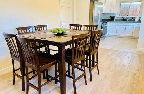 Montrose House | Newly remodeled 3 bedrooms single floor home located close to Downtown Montrose.