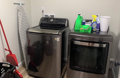 Marion House | Newly Remodeled 3-BR in heart of Marion