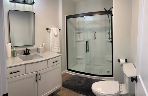 Marion House | Newly Remodeled 3-BR in heart of Marion