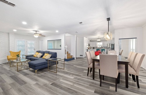 Allen House | Newly remodeled 5BR 3BA w/pool up to 16 ppl