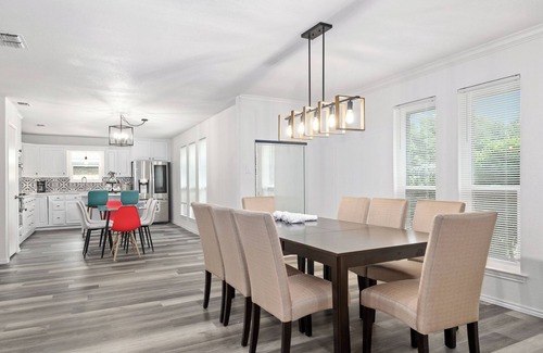 Allen House | Newly remodeled 5BR 3BA w/pool up to 16 ppl