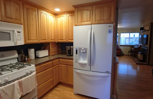 Albany House | Newly remodeled beautiful super clean.