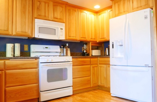 Albany House | Newly remodeled beautiful super clean.