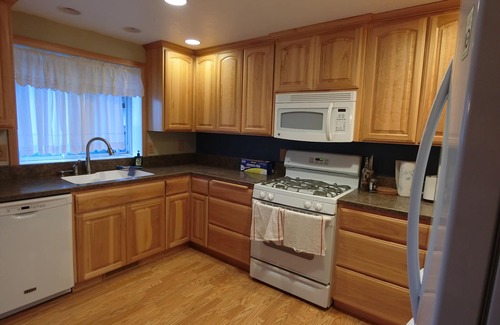 Albany House | Newly remodeled beautiful super clean.