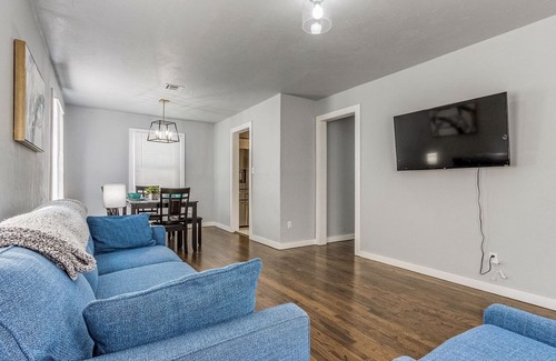 Del City House | Newly remodeled dog-friendly home near Oklahoma City with spacious backyard & AC