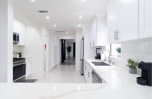 Sunland-Tujunga House | Newly Remodeled Gated House w/Pool