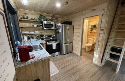 Lake Luzerne-Hadley Cabin | Newly Remodeled Modern Cabin, 1/10th mile to Beach