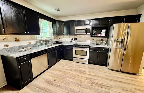 Warner Robins House | Newly remodeled pet-friendly home min from Robins AF Base and Houston Medical