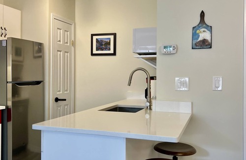 Harvie Heights House | Newly Reno 2 Story Townhouse, Split A/C, 8 guests