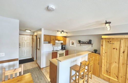 Silver Star Mountain Condo | Newly Renovated Ground Floor Creekside Studio Condo - Pet Friendly too!