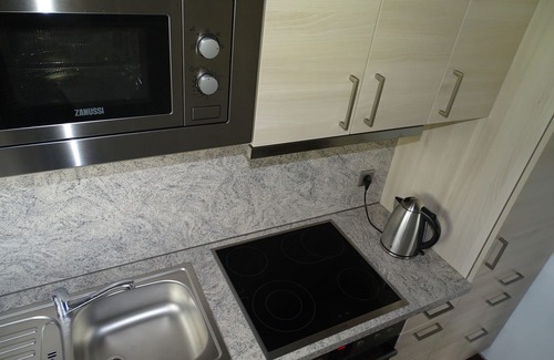 Hamm House | Newly renovated cottage with great amenities between forest and lake.