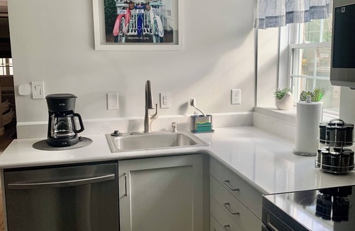 Cotswold Apartment | Newly Renovate One Bedroom Apartment - Garden Terrace Vista in Costwold Arean