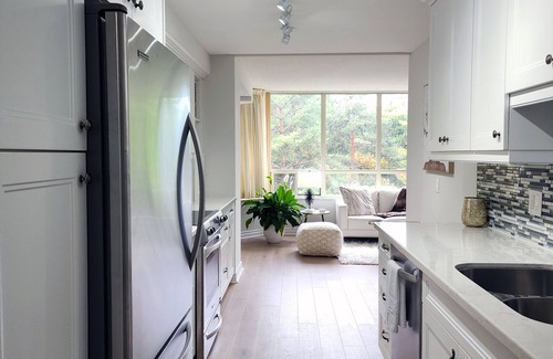 North York Condo | Newly Renovated 2 Bed/2 Bath 1400 Sq Ft Condo!