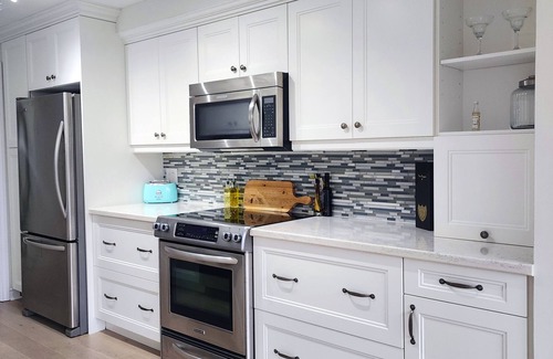 North York Condo | Newly Renovated 2 Bed/2 Bath 1400 Sq Ft Condo!