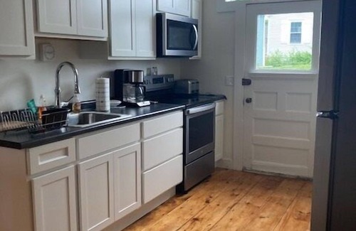 Pemaquid Beach Apartment | Newly Renovated 2 BR 1 BA walking distance to Pemaquid Beaches