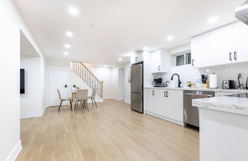Richmond Hill House | Newly renovated 2 bedroom suite lower level.