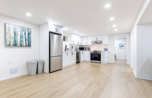 Richmond Hill House | Newly renovated 2 bedroom suite lower level.