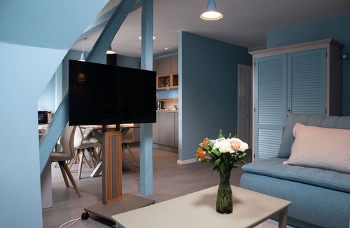 Steintor-Vorstadt Apartment | Newly renovated: 2-room apartment in villa district - close to the train station