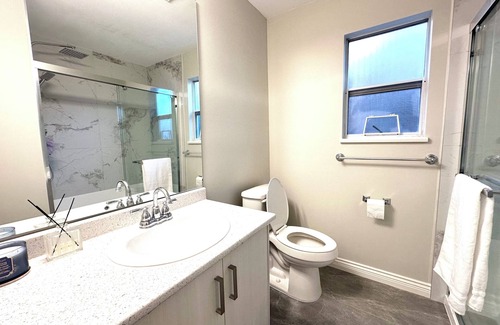 Delta House | Newly renovated 2B1B Private Suite in Ladner