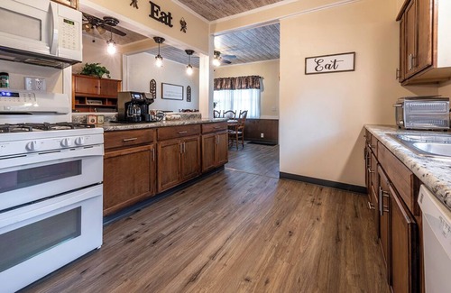 Hermitage House | Newly renovated 3-bedroom 2-full bath 2-Story house close to beautiful Buhl Park