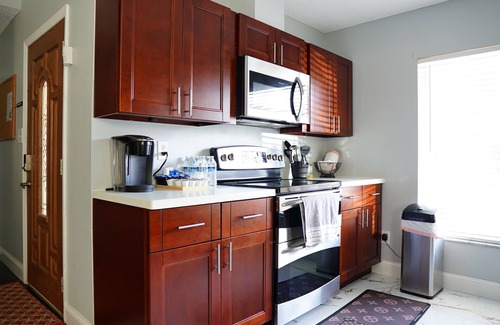 Lakeview Village House | Newly Renovated 3 Bedroom Pool House