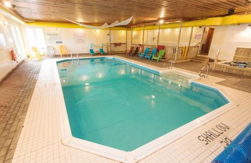 Drummond-North Elmsley House | Newly Renovated 3 Bedroom Beach Front Condo 1B