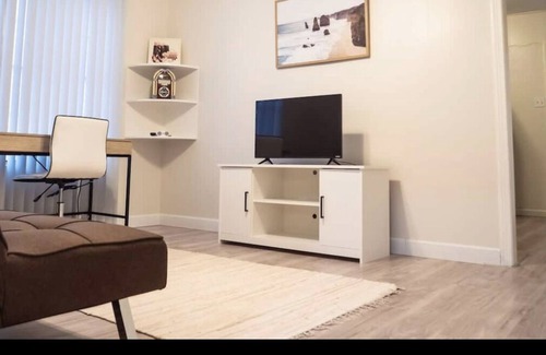 Eastern Division House | Newly Renovated 3br/2b-The Laredo House!