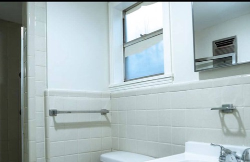 Eastern Division House | Newly Renovated 3br/2b-The Laredo House!
