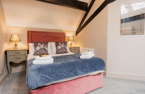 Tarvin House | Newly Renovated 4 bed in Tarvin, Near Chester - Sleeps up to 15