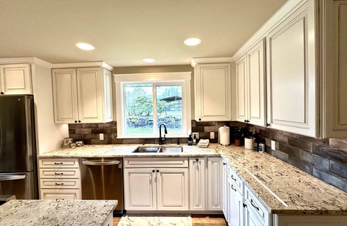 Edgewood House | Newly Renovated 4 Bedroom, Quiet Country Home on 5 Acres in Edgewood, Sleeps 8