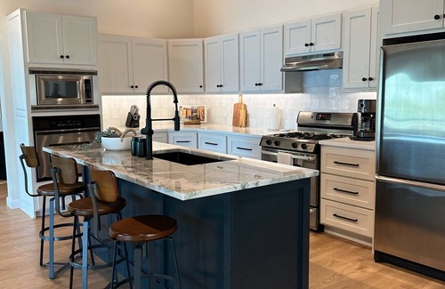 Vinita House | Newly Renovated 4B, 2.5 bath Lakefront home with South Grand Lake Views and dock