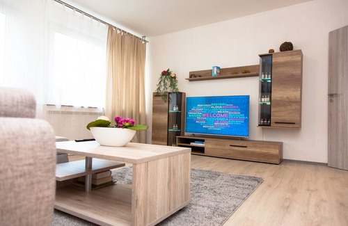 Duisburg Sud Apartment | Newly renovated apartment with balcony in Duisburg Süd near the airport and Düsseldorf fair
