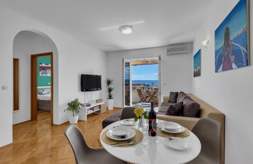 Promajna Apartment | Newly renovated apartment with a beautiful sea view Emili